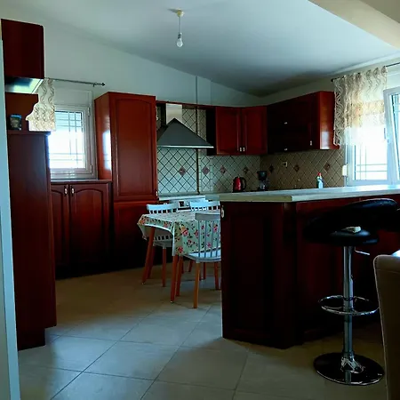 Babis House Лименария